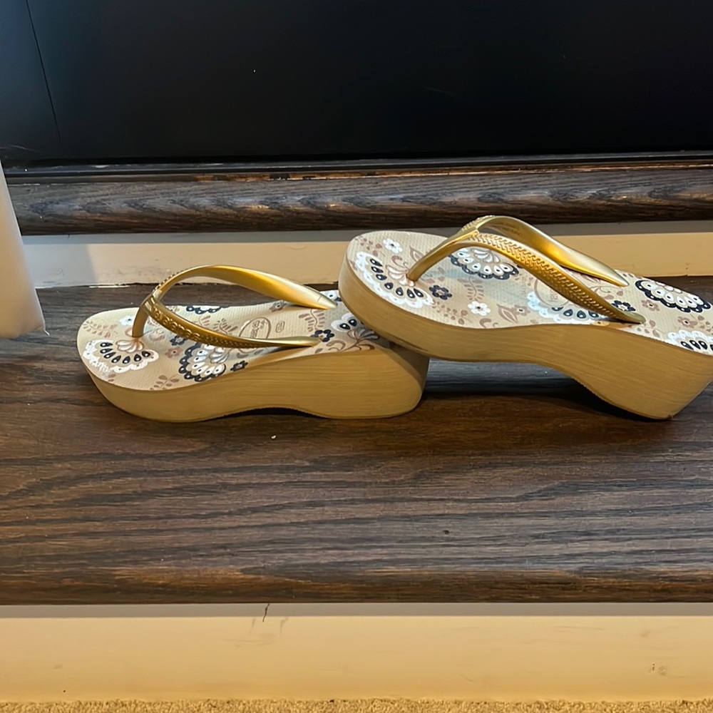 Havanas flip flop.  Size 6. Gently used